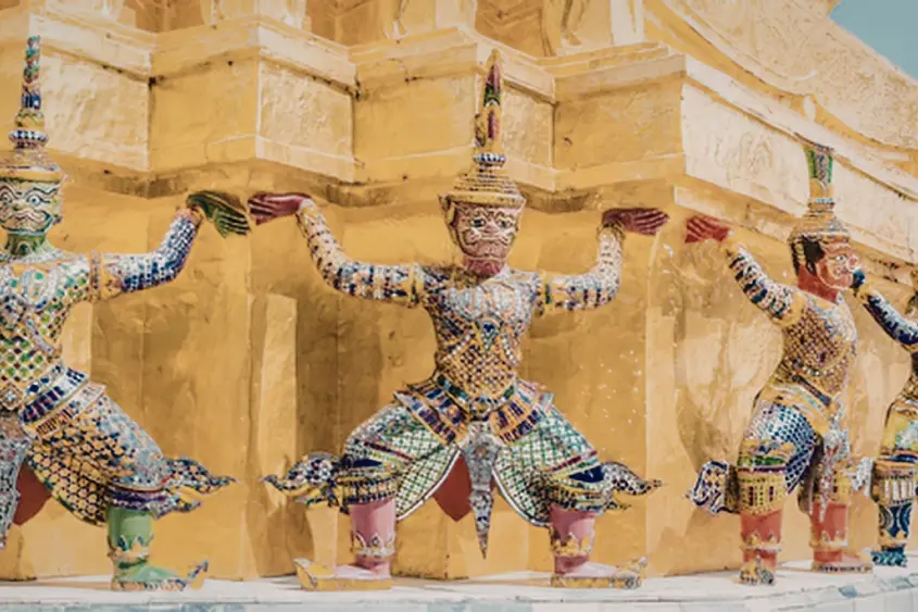 Balinese women in traditional dress at a Hindu temple ceremony in Bali