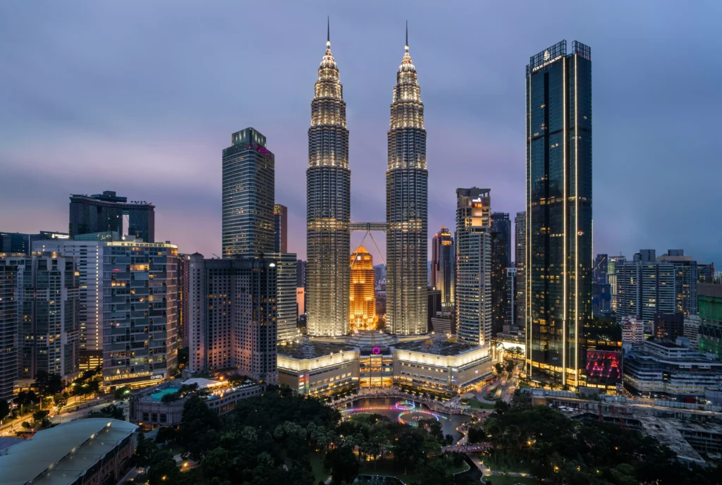 Petronas Twin Towers in Kuala Lumpur, Malaysiav